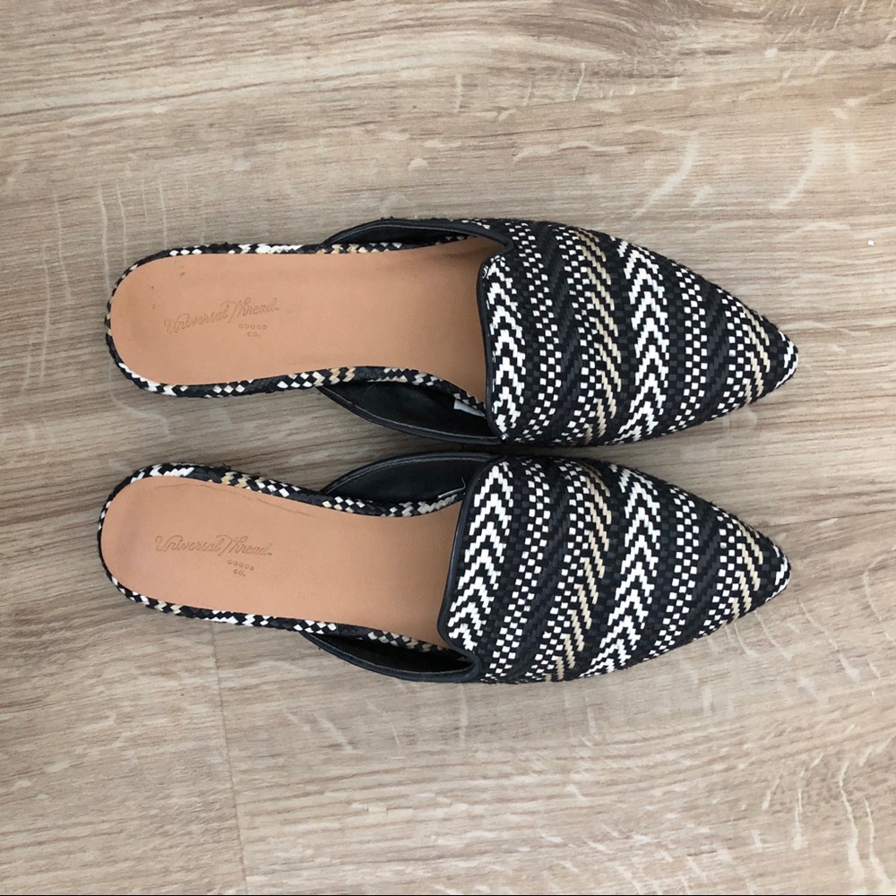 NEW Universal Thread woven mules